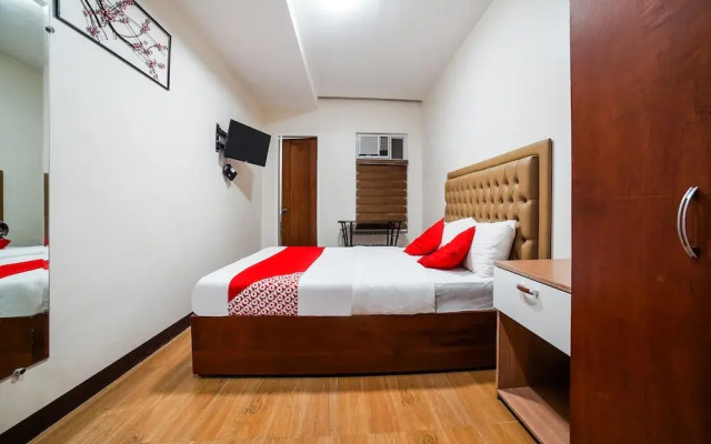 OYO 256 Sakura Suites