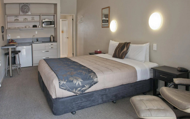 Sport of Kings Motel
