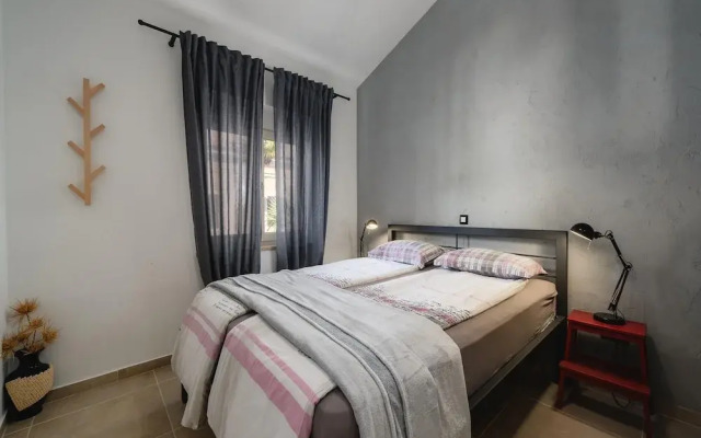 Apartment With Cozy Bedroom