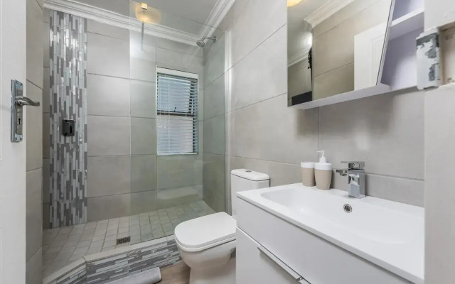 Beacon Wharf , George Hay 5 Seafront Accommodation