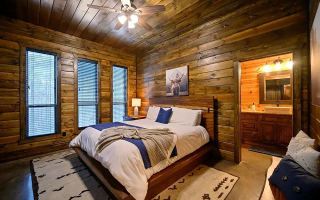 Cabin Vibe - Bunkroom - 3 King - Firepit - Shuffleboard