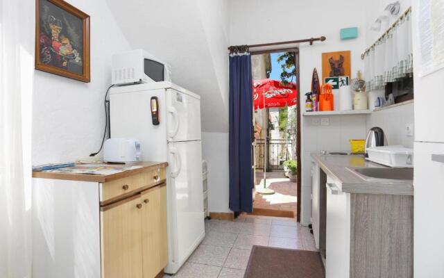 Apartments with WiFi Makarska - 19038