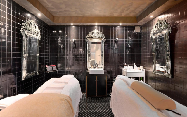 Echoes Boutique Hotel and Restaurant