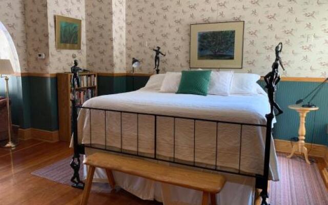 Abe's Spring Street Guest House