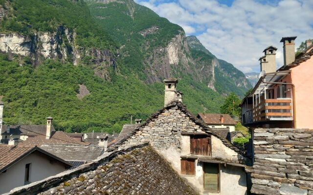 Room in Guest Room - Cavergno - Casa Coerente