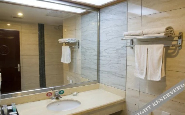 Longcheng  Big  Hotel(Jiujiang Pengze Longcheng Avenue)