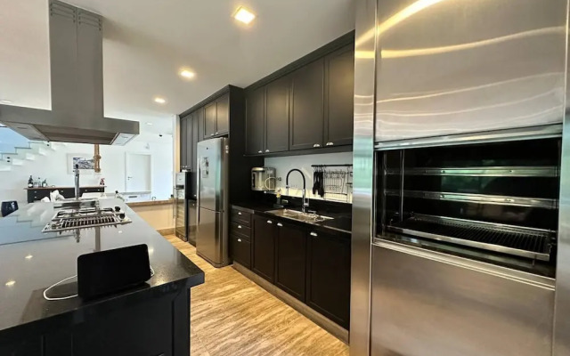 Mans o 6 Suites Riviera