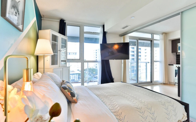 Cityplace 1B Lux Condo Lakeside Skydome Mtcc