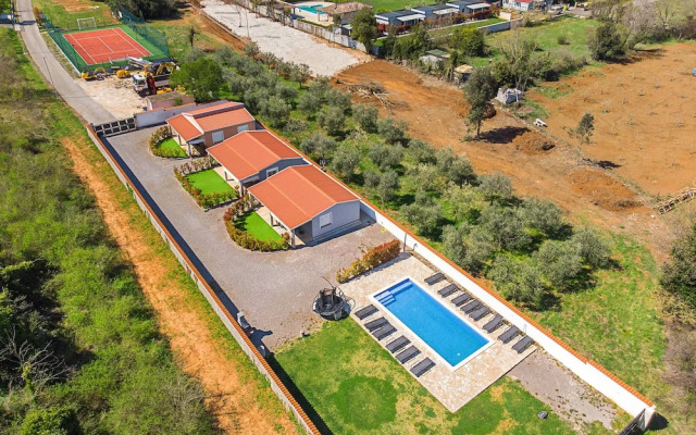 Pool Apartment Suzi 1