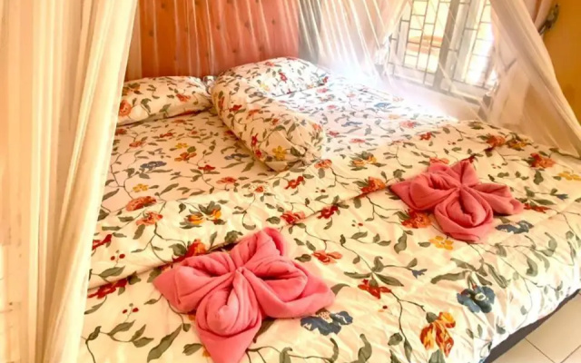 Sumatra Monkey Trekking – Guest Rooms – Gotong Royong
