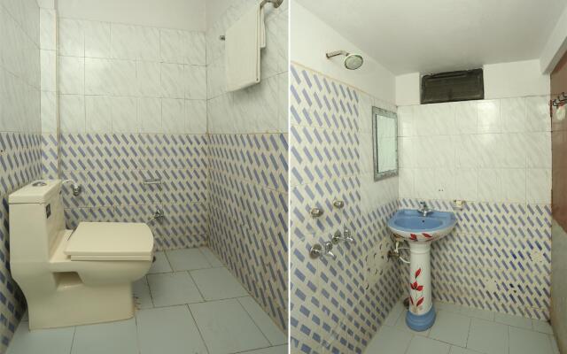 OYO 18641 Hotel Rashmi