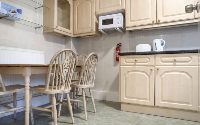 Old Church Road - Deluxe Guest Room