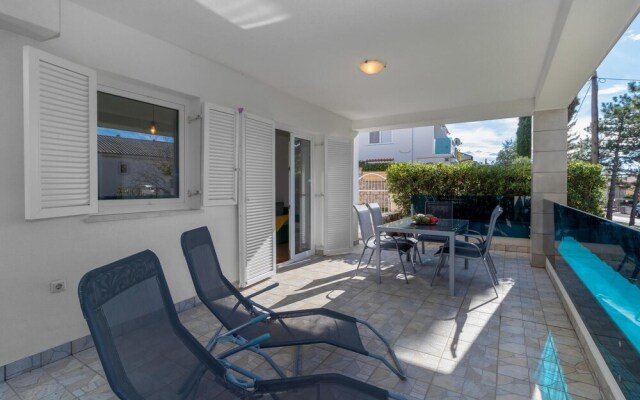 Amazing Apartment in Dramalj With 2 Bedrooms and Wifi