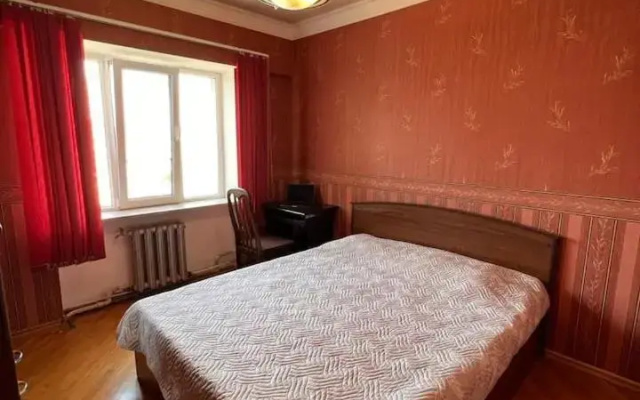 Lovely 1-bedroom flat with a full view of F1 DRS zone and Flame Towers