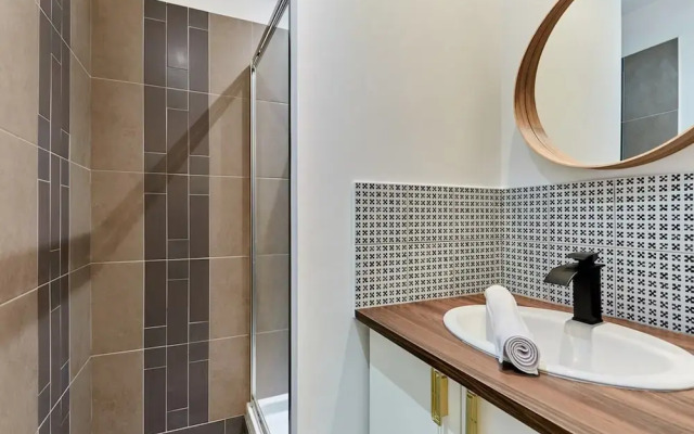 Charming 1 Bedroom Apartment Eiffel Tower