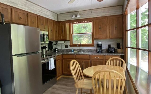 Deep Creek Overlook 3 Bedroom Cabin by Redawning