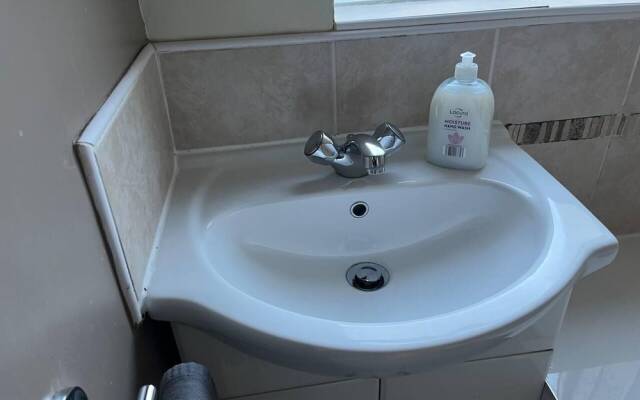 Lovely 2-bed House in Liverpool