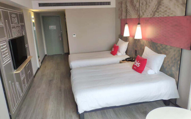 ibis Shenyang north station