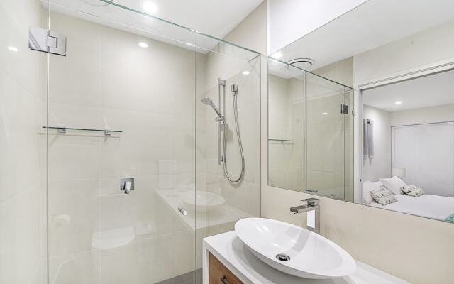 Just in Paradise Waterfront 5 Bedroom Deluxe House Central Broadbeach