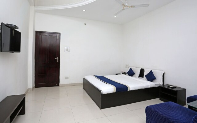 Townhouse OAK Hotel MP Inn