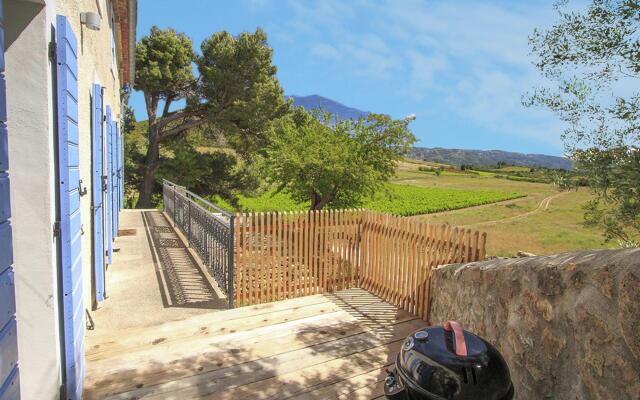 Secluded Apartment in Villesèque with Pool