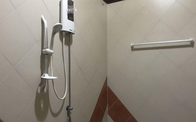 Matharak Resort Kaeng Hin Poeng