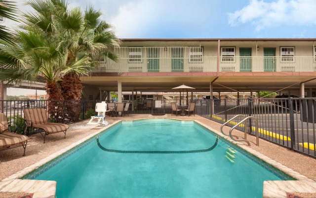 Days Inn by Wyndham Austin/University/Downtown