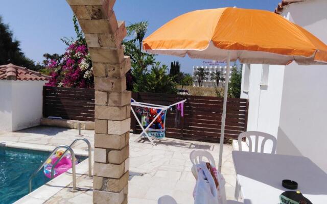 "lovely six Bedroom Villa in Coral Bay ."