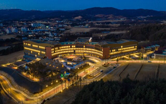 Ramada Hotel & Suites by Wyndham Gangwon Pyeongchang