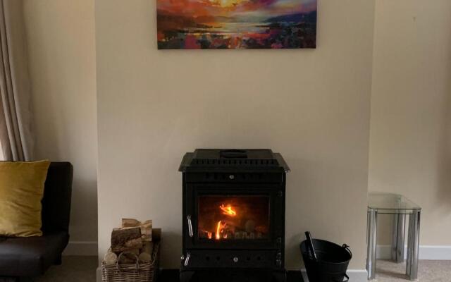 Secluded hilltop hideaway!