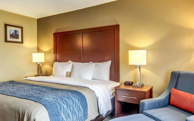 Comfort Inn & Suites Grafton - Cedarburg