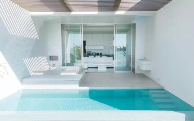 Villa VALIOSA ON THE BEACH