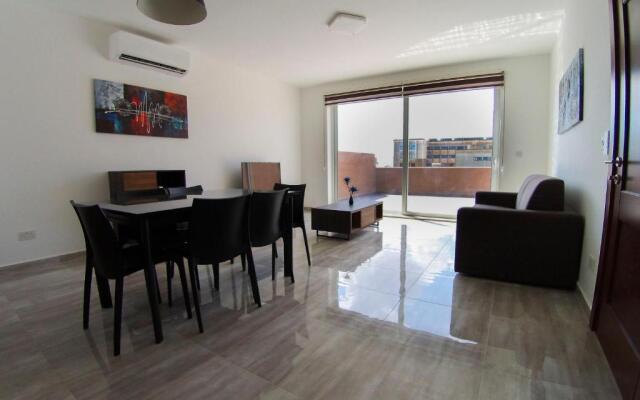 F12 Modern and Bright Apartment in Malta