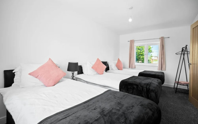 Family/contractors 3 bed House/parking/sleeps 7