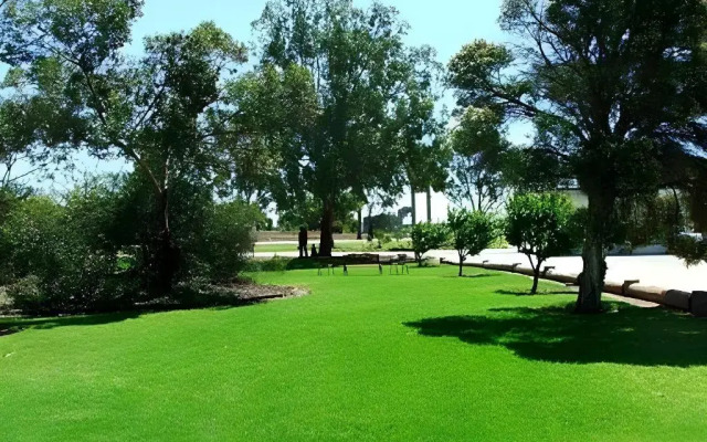 Lazy River Motor Inn