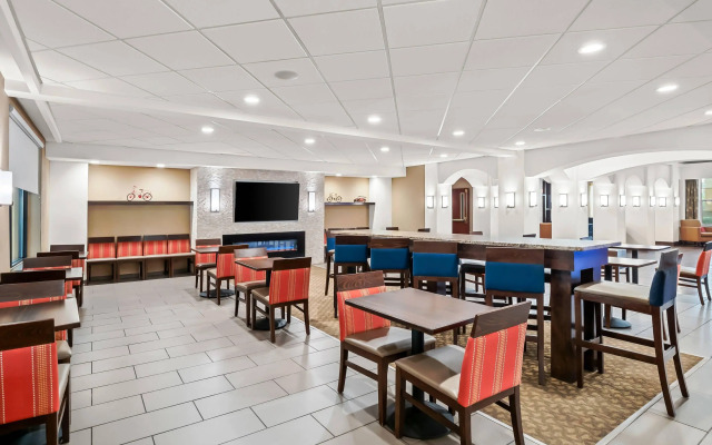 Comfort Inn & Suites
