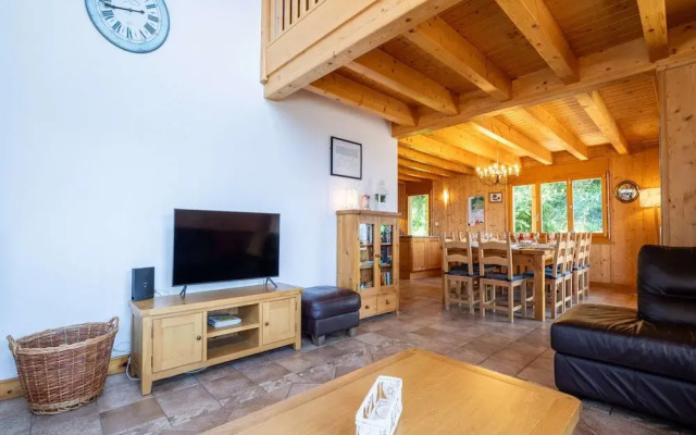 Spacious Chalet With Patio Facing Mountains