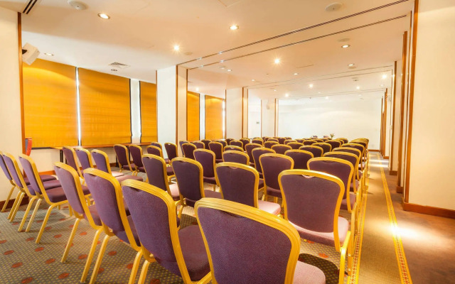 Crown Resorts Horizon Hotel