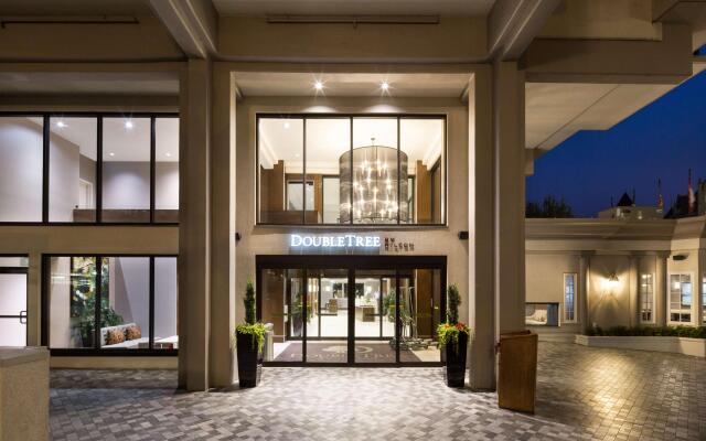 DoubleTree by Hilton Hotel & Suites Victoria