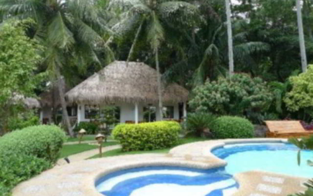 Pura Vida Beach & Dive Resort