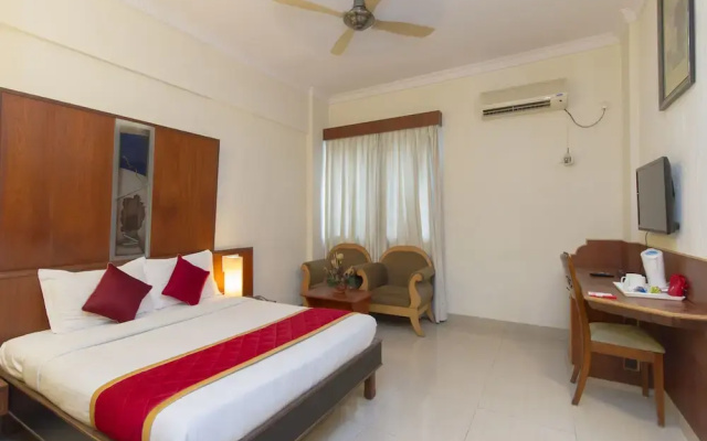 OYO 667 Hotel Vaishnavi Residency