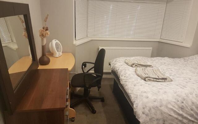 Monyhull Homestay - near City centre Kingsheath NIA NEC BHX