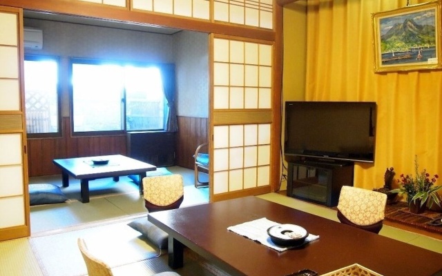 Chuo Hotel – Guest Rooms – Chikuma