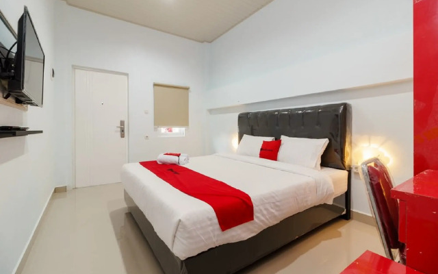 RedDoorz Plus near Palembang Icon Mall 2