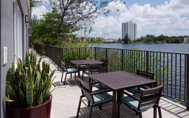 Homewood Suites by Hilton Miami-Airport/Blue Lagoon