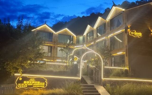 Silent bed and breakfast in Lugu Lake