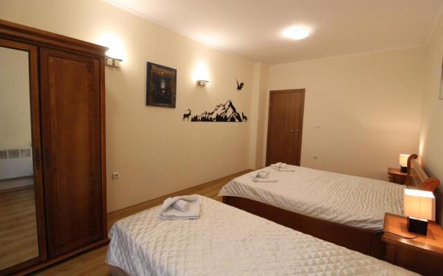 Pine Tree Apartment 3 - B3