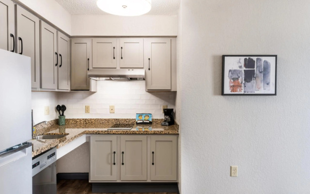 Candlewood Suites Eagan Arpt South - Mall Area by IHG