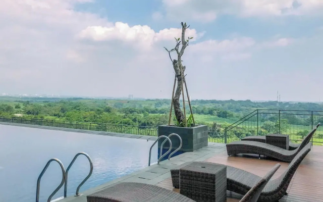 Warm And Simply Studio At Royal Sentul Park Apartment