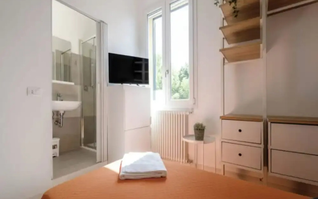 Room-charming Guest Room in Frassino wit